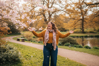 autre dans un parc femme ronde 